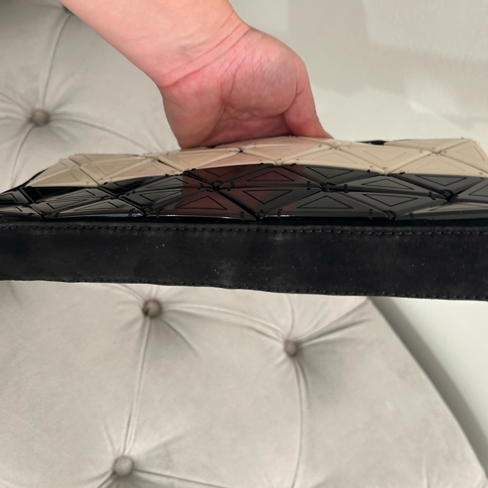 Beautiful RARE Tory Burch Clutch - Picture 7 of 8